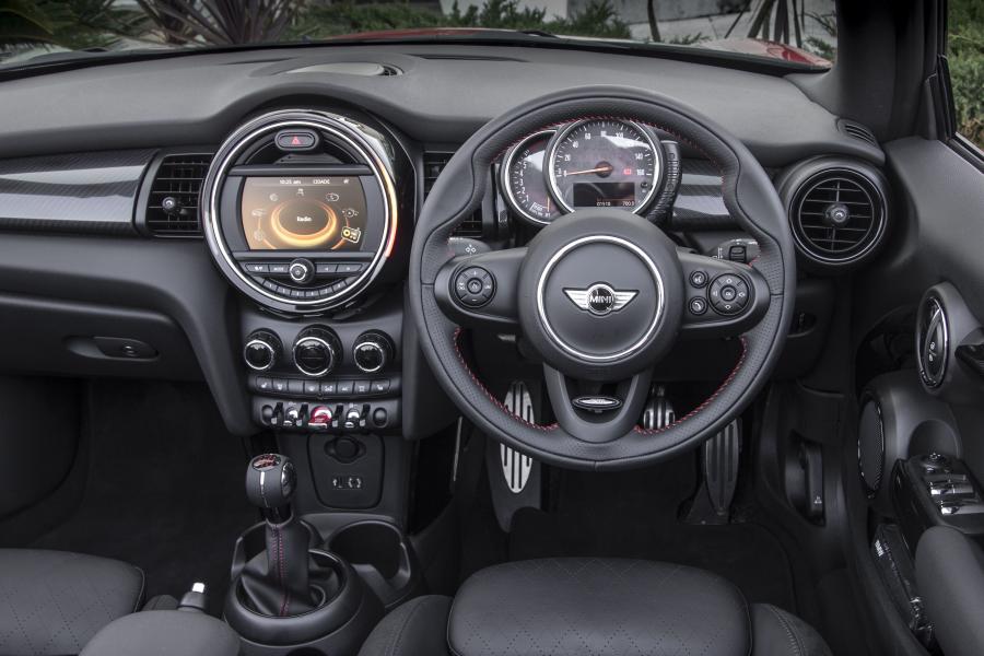  Mini Cooper S Cabrio JCW Package 2015 года  (UK) (фото 30 из 30)